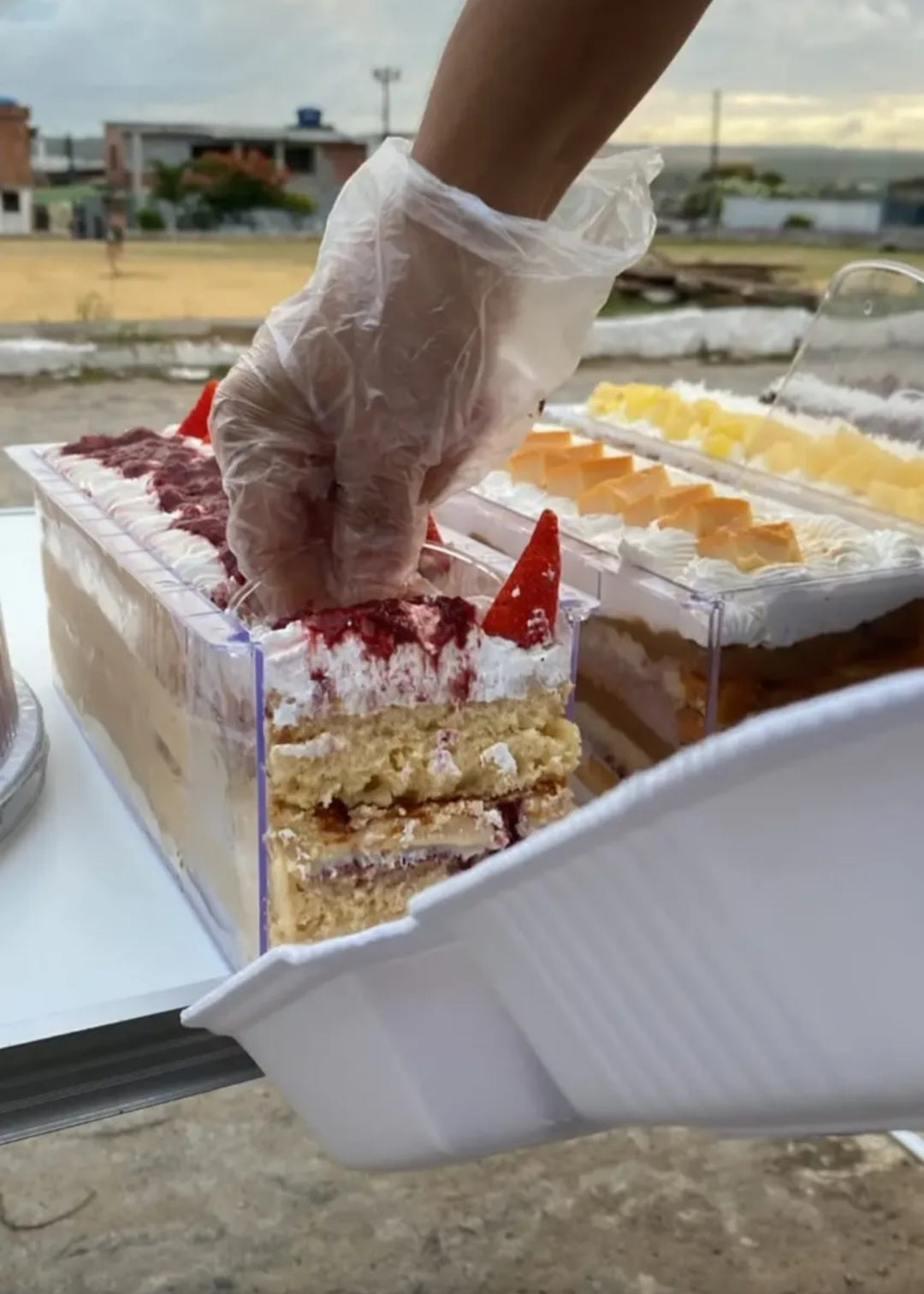 Soporte de Acrílico para Cake Slices con tapa y espátula